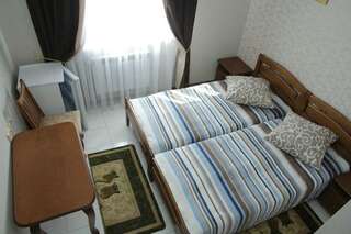Отель Comfort Ковель Стандартный двухместный номер с 1 кроватью или 2 отдельными кроватями-3